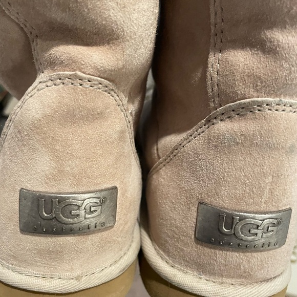 Authentic UGG uptown boots - Picture 9 of 15